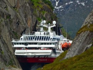 Spektakuläre Manöver im Trollfjord