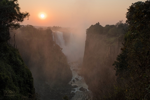 Victoria Falls im ersten Morgenlicht