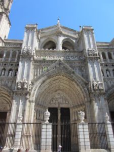 Hauptfassade der Kathedrale von Toledo